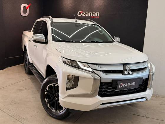 MITSUBISHI L200 TRITON 2.4 16V TURBO DIESEL SPORT HPE CD 4P 4X4 AUTOMÁTICO MITSUBISHI L200 TRITON 2.4 16V TURBO DIESEL SPORT HPE CD 4P 4X4 AUTOMÁTICO